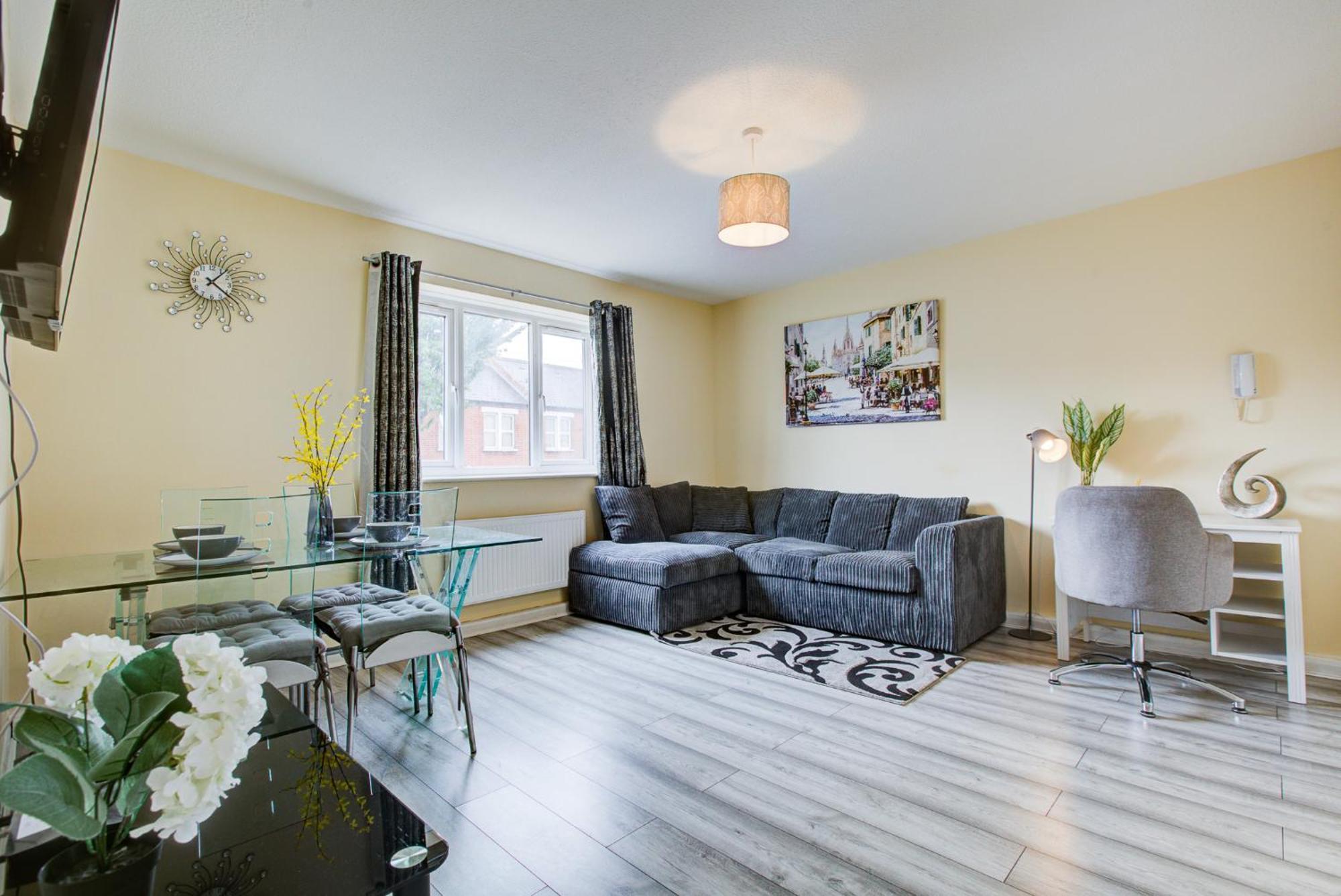 Spacious Urban Apartment In クロイドン エクステリア 写真